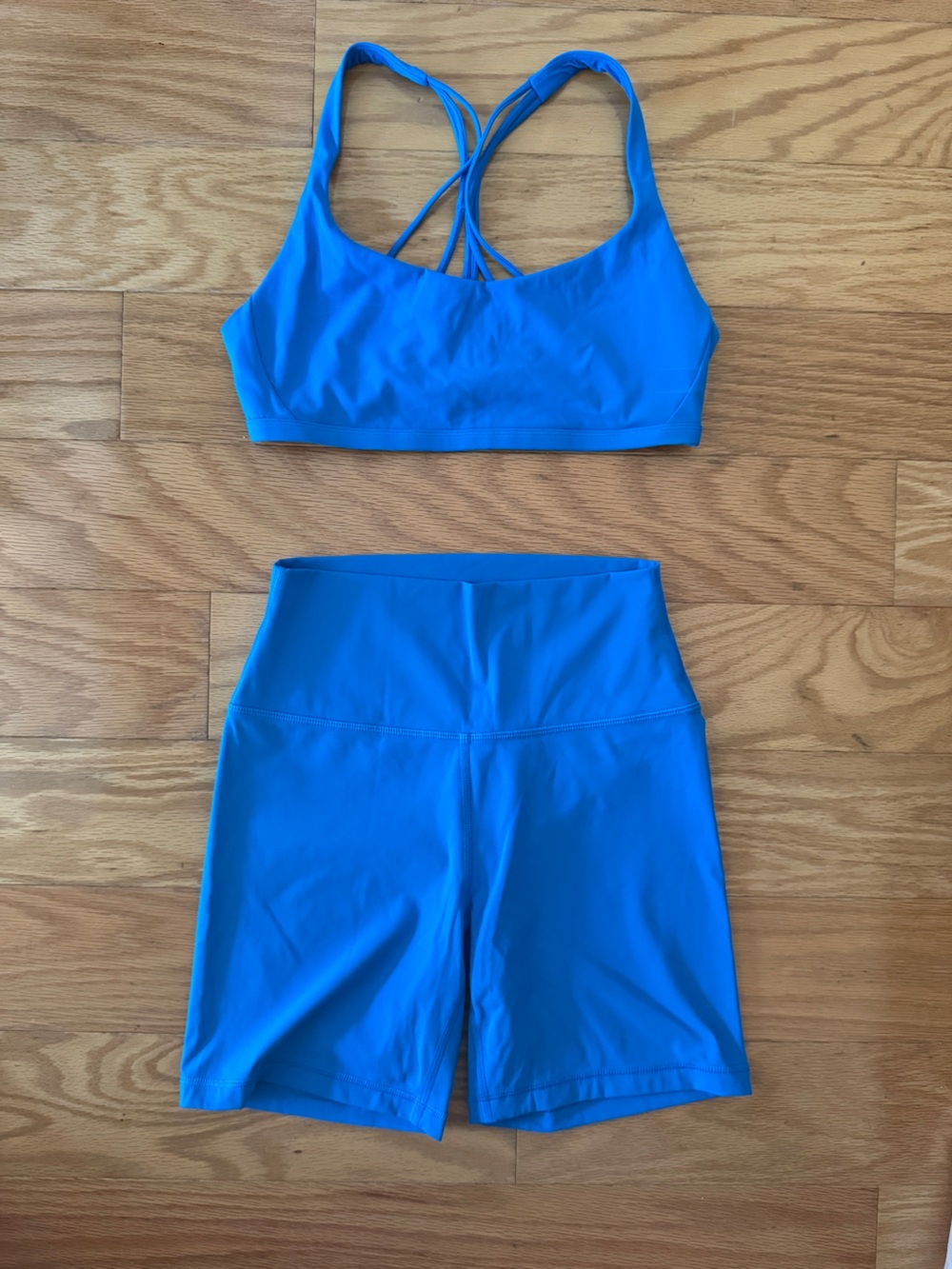 CRZ YOGA Naked Feeling matching sports bra and shorts set - size small